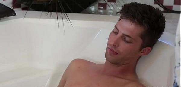  Cindy Starfall gives Dylan Snow a bath tub handjob experience!